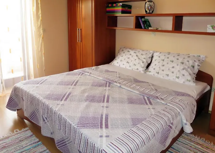 Mira-2 By Interhome Lejlighed Mirce